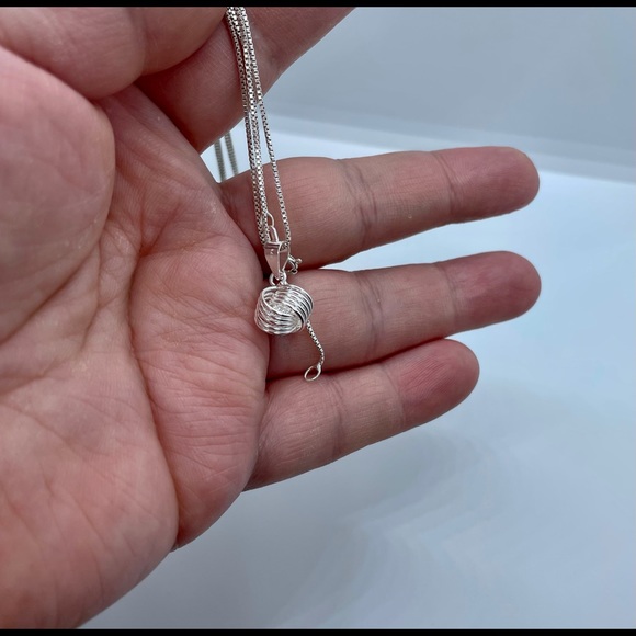 Sterling silver love knot necklace - Picture 5 of 9